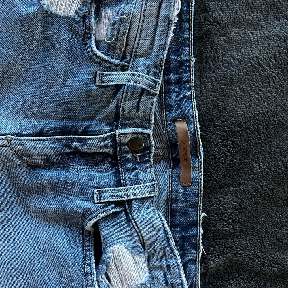 Distressed Jeans - Picture 3 of 4